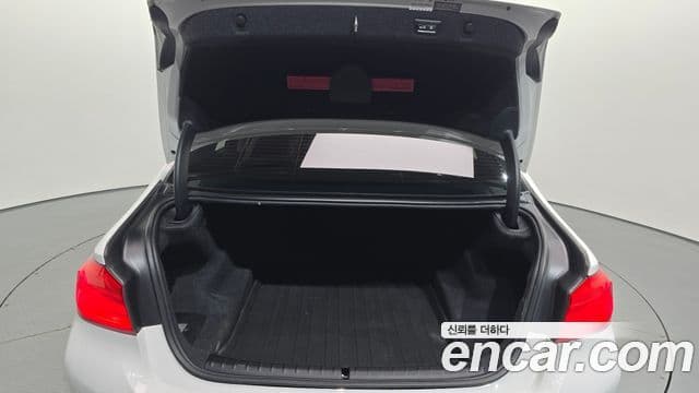 BMW 5 Series 2018 — Şəkil 17/20