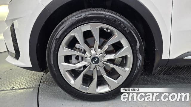 Kia Sorento 2021 — Фото 5/20