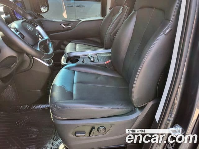 Hyundai Staria 2023 — фото 10 из 19