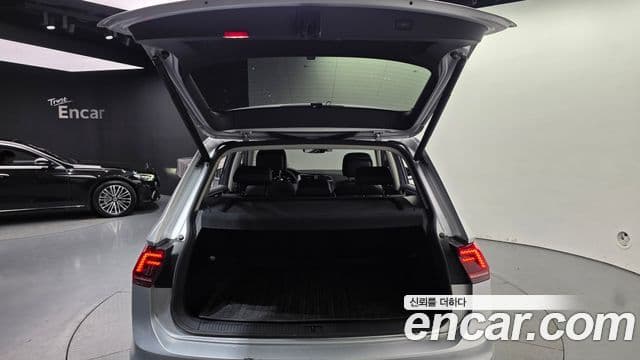 Volkswagen Tiguan 2020 — ფოტო 20/20