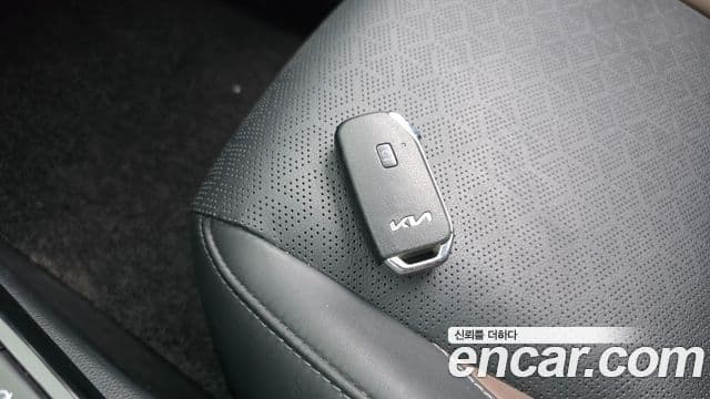 Kia Seltos 2022 — ფოტო 18/20
