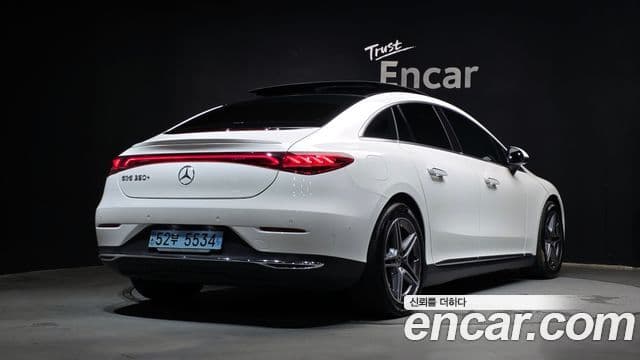 Mercedes-Benz EQE 2022 — ფოტო 29/33