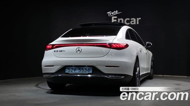Mercedes-Benz EQE 2022 — ფოტო 24/33