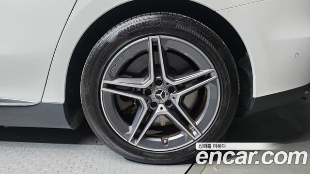 Mercedes-Benz EQE 2022 — ფოტო 25/33