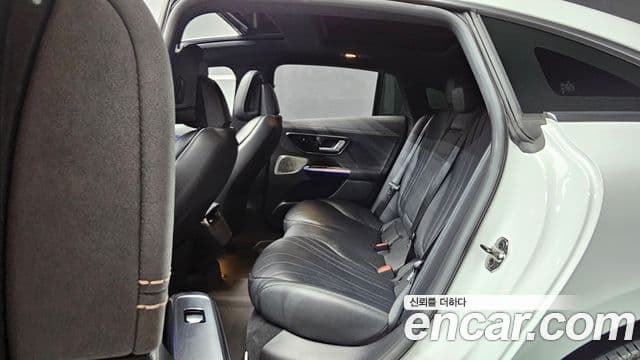 Mercedes-Benz EQE 2022 — ფოტო 19/33