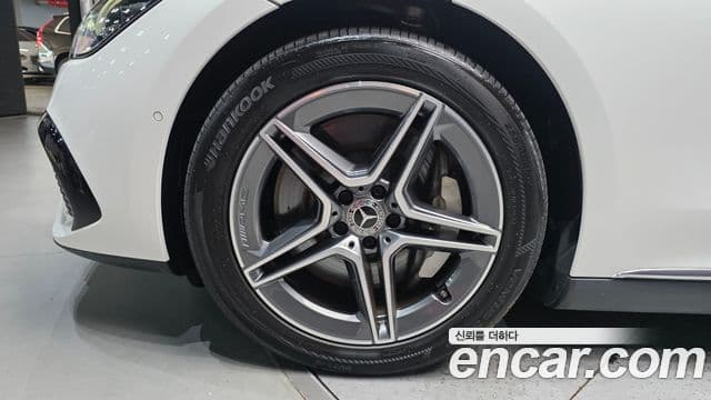 Mercedes-Benz EQE 2022 — ფოტო 32/33
