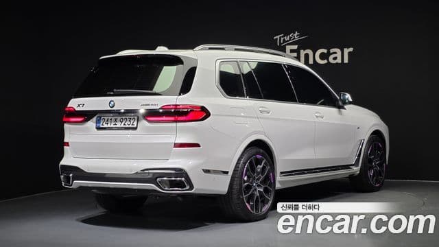 BMW X7 2024 — Photo 22/36