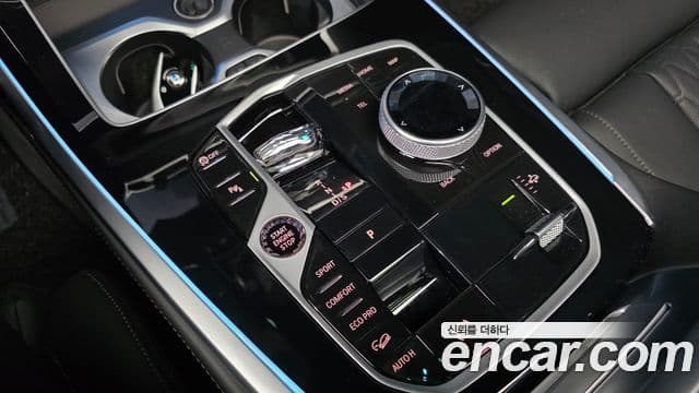 BMW X7 2024 — Photo 28/36