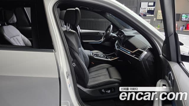 BMW X7 2024 — Photo 34/36