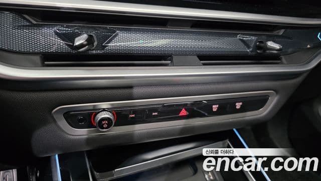BMW X7 2024 — Photo 33/36