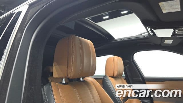 Land Rover Range Rover Velar 2018 — Photo 18/33