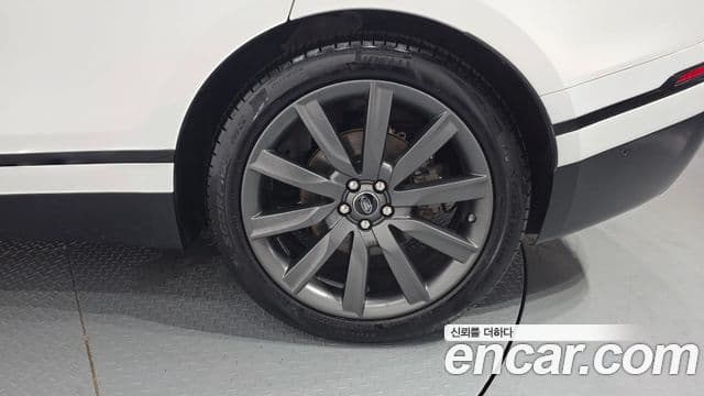 Land Rover Range Rover Velar 2018 — Photo 23/33