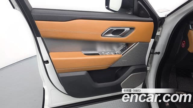 Land Rover Range Rover Velar 2018 — Photo 26/33