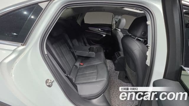 Audi A6 2020 — фото 18 из 20