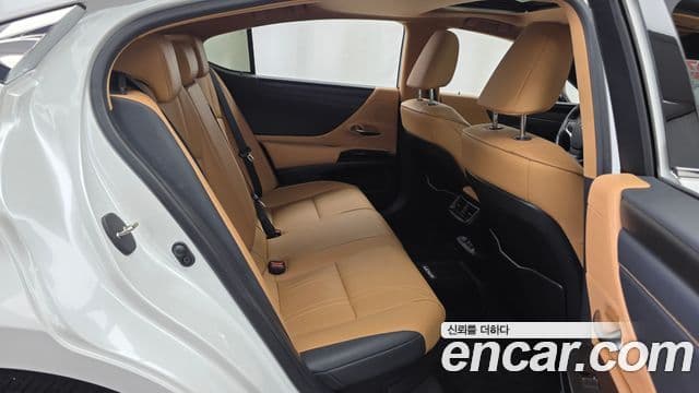 Lexus ES300h 2024 — ფოტო 12/20