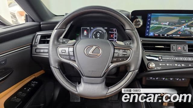 Lexus ES300h 2024 — ფოტო 13/20