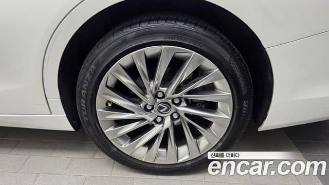 Lexus ES300h, 2024