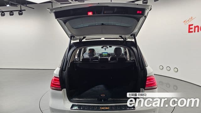 Mercedes-Benz GLE-Class 2018 — ფოტო 17/20