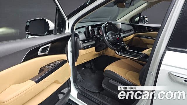 Kia Carnival 2022 — фото 8 из 20