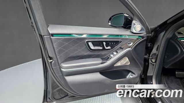 Mercedes-Benz S-Class 2022 — Photo 11/37