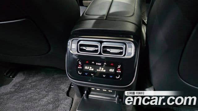 Mercedes-Benz S-Class 2022 — Photo 31/37