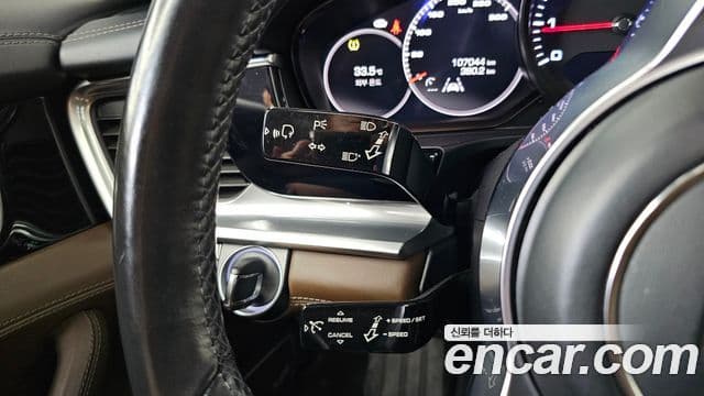 Porsche Panamera 2018 — Şəkil 34/36
