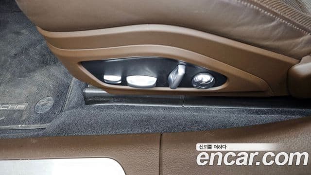 Porsche Panamera 2018 — Şəkil 33/36