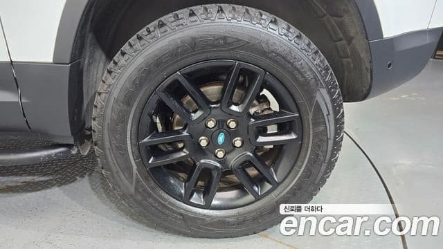 Land Rover Defender 2021 — Photo 10/33