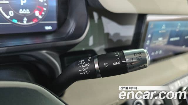 Land Rover Defender 2021 — Photo 28/33