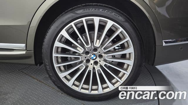 BMW X7 2022 — Şəkil 31/34