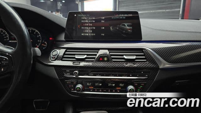 BMW 5 Series 2018 — Фото 14/20