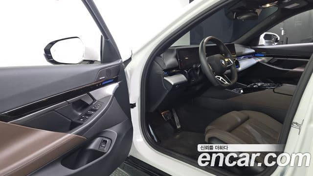 BMW 5 Series 2024 — Şəkil 10/20