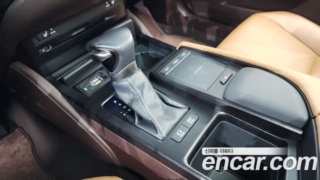 Lexus ES300h 2019 — Şəkil 9/20