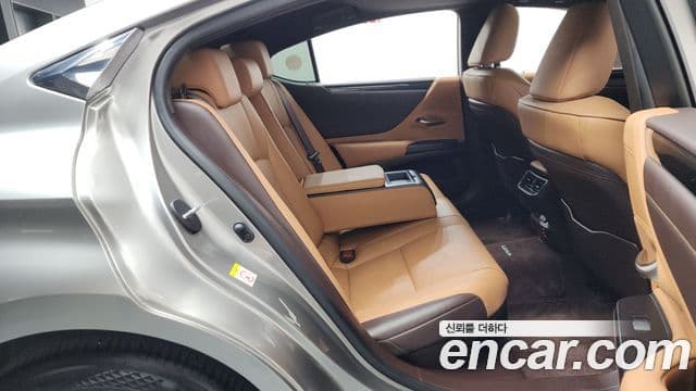 Lexus ES300h 2019 — Şəkil 11/20