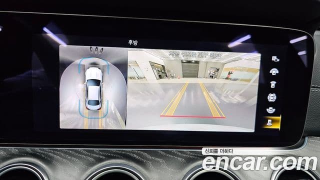 Mercedes-Benz E-Class 2022 — Photo 31/33