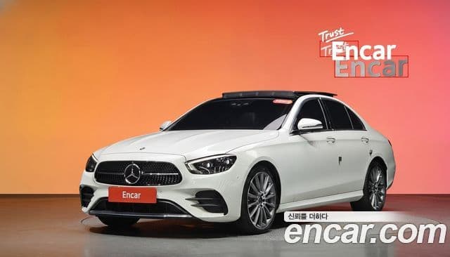 Mercedes-Benz E-Class 2022 — Photo 18/33