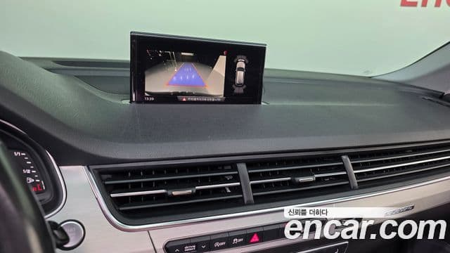 Audi Q7 2019 — Şəkil 15/20