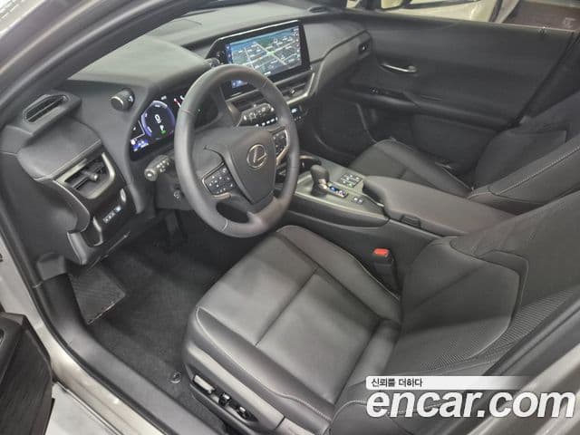 Lexus UX300h 2025 — Şəkil 8/19