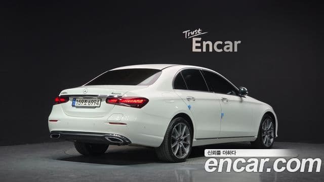 Mercedes-Benz E-Class 2022 — Фото 1/20
