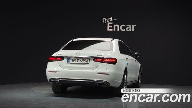 Mercedes-Benz E-Class 2022 — Фото 3/20