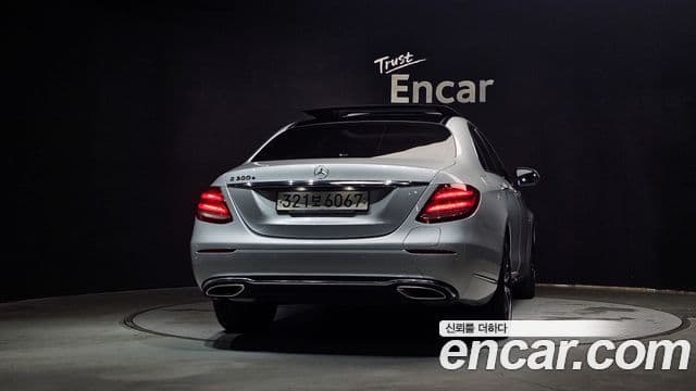Mercedes-Benz E-Class 2019 — Фото 4/20