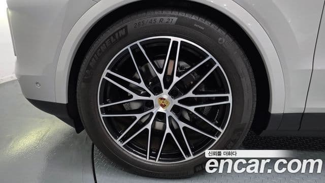 Porsche Cayenne 2023 — Photo 31/34