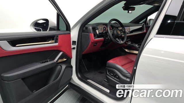 Porsche Cayenne 2023 — Photo 22/34