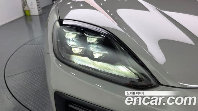 Porsche Cayenne 2023 — Photo 30/34