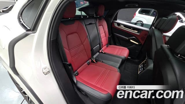 Porsche Cayenne 2023 — Photo 28/34