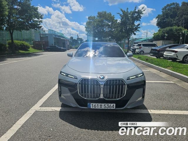 BMW 7 Series 2023 — ფოტო 19/19