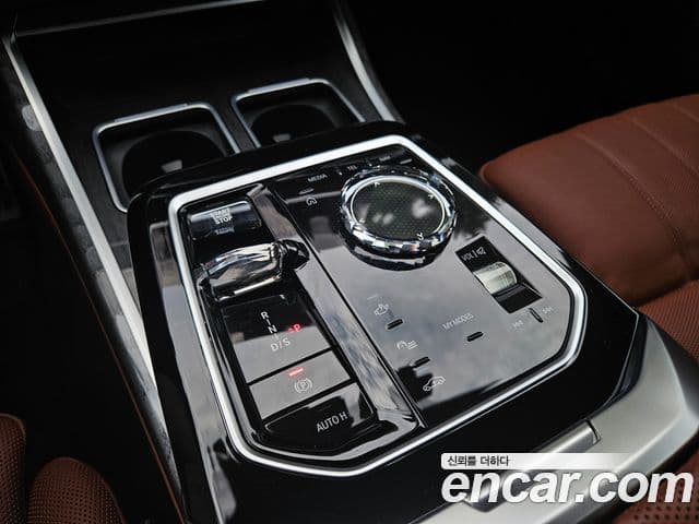 BMW 7 Series 2023 — ფოტო 11/19