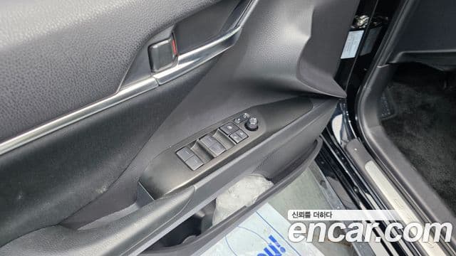 Toyota Camry 2021 — Photo 20/33