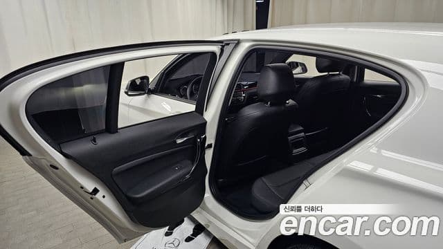 BMW 1 Series 2019 — Şəkil 19/20