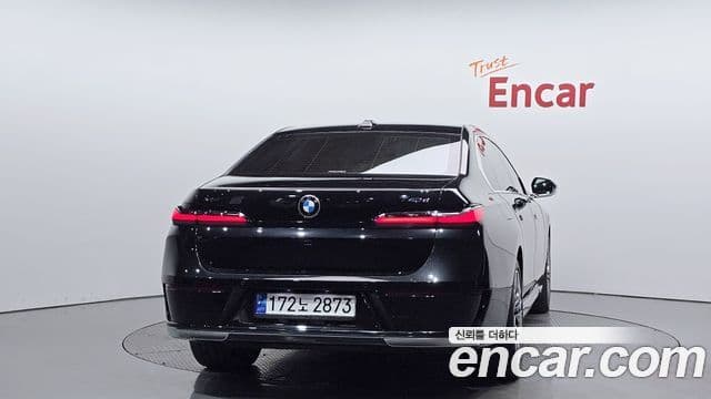 BMW 7 Series 2023 — Photo 18/20